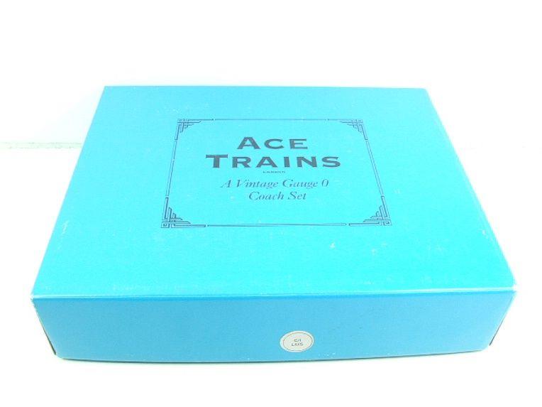 Ace Trains O Gauge C1 LMS x3 Coaches Set Inc Fitted 3 Rail Light Brake Bogie Pick up Boxed image 16