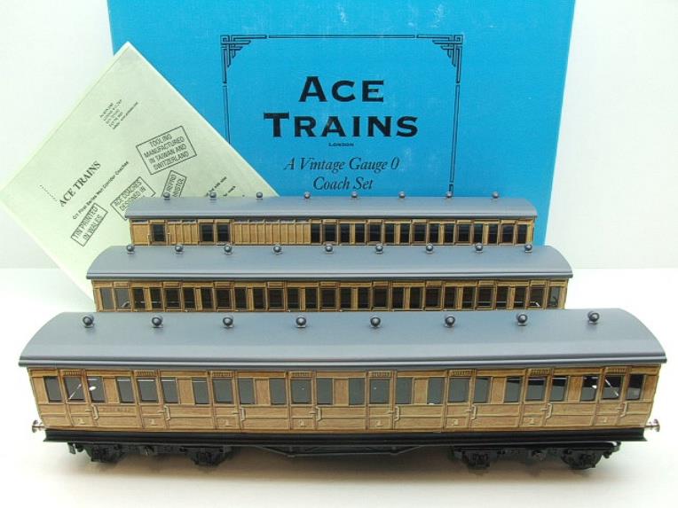 Ace Trains O Gauge C1 LNER Teak Style x3 Coach Set Boxed 2/3 Rail Wheels image 20