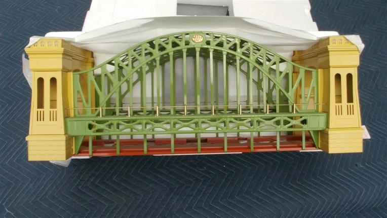 Lionel 10-1015 MTH O Gauge 300 "Hellgate Bridge" Early Colour Cream & Green, All Metal Boxed image 11