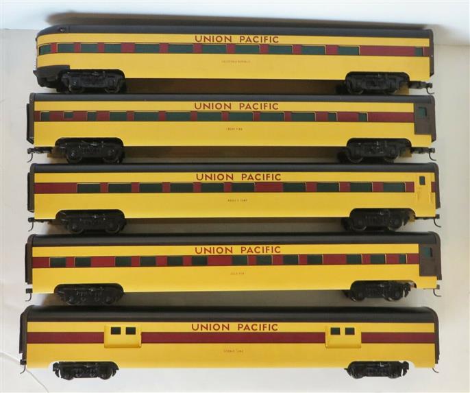 Weaver O Gauge Union Pacific 80 ft. 5-Car Passenger Set "Gold Edition" Boxed Unused as NEW image 11