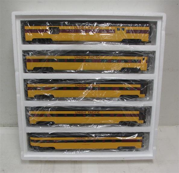 Weaver O Gauge Union Pacific 80 ft. 5-Car Passenger Set "Gold Edition" Boxed Unused as NEW image 13