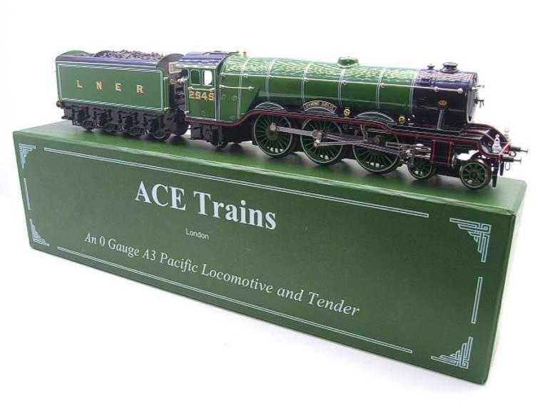 Ace Trains O Gauge E/6 A3 Pacific Class LNER Green "Diamond Jubilee" R/N 2545 Electric 3 Rail Boxed image 3