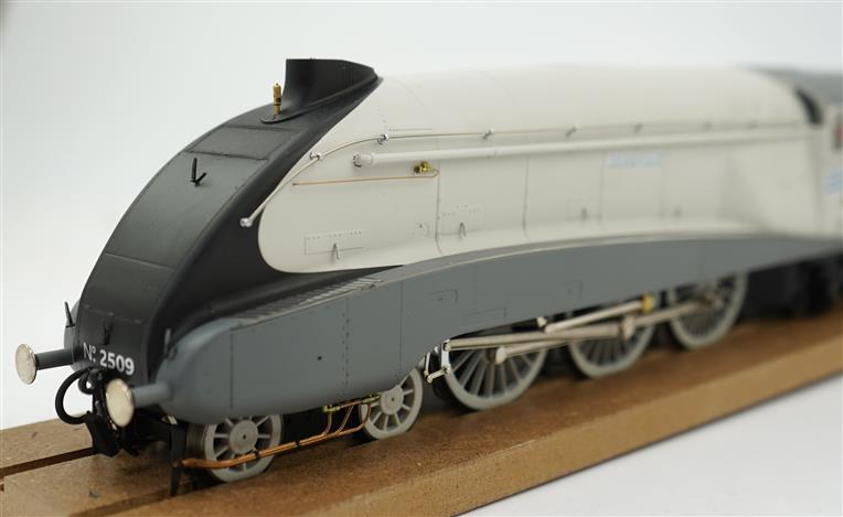 Hattons O Gauge H7-A4-001 Class A4 Pacific LNER Silver Pre-War "Silverlink" R/N 2509 Electric 2 Rail Boxed image 3