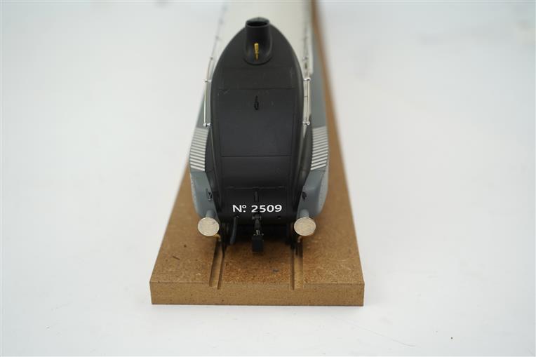 Hattons O Gauge H7-A4-001 Class A4 Pacific LNER Silver Pre-War "Silverlink" R/N 2509 Electric 2 Rail Boxed image 4