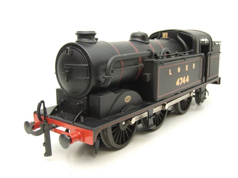 Ace Trains O Gauge E/11 LNER Lined Satin Black N2 Class 0-6-2 Tank Loco R/N 4744 Elec 2/3 Rail Bxd image 2