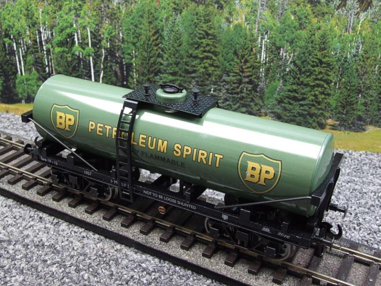 Darstaed O Gauge Bogie Tanker Green "BP" Petroleum Spirit 2/3 Rail Running Boxed image 13