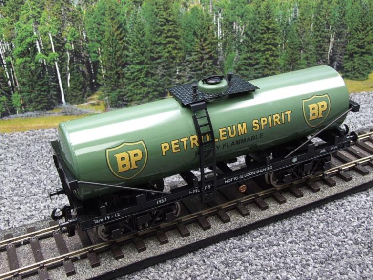 Darstaed O Gauge Bogie Tanker Green "BP" Petroleum Spirit 2/3 Rail Running Boxed image 19