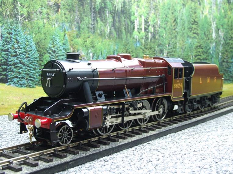 Ace Trains O Gauge E38A, LMS Lined Gloss Maroon Class 8F, 2-8-0 Locomotive and Tender R/N 8624 image 11