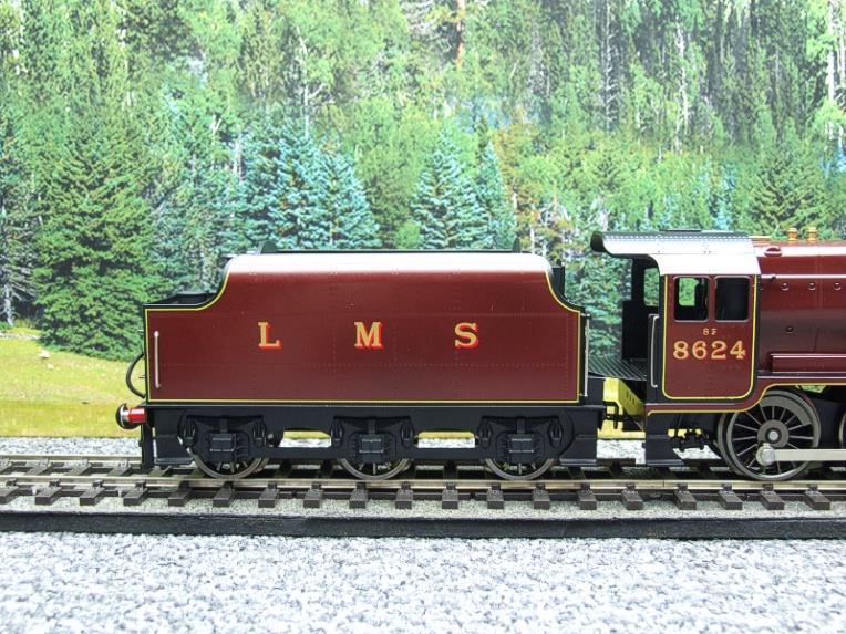 Ace Trains O Gauge E38A, LMS Lined Gloss Maroon Class 8F, 2-8-0 Locomotive and Tender R/N 8624 image 13