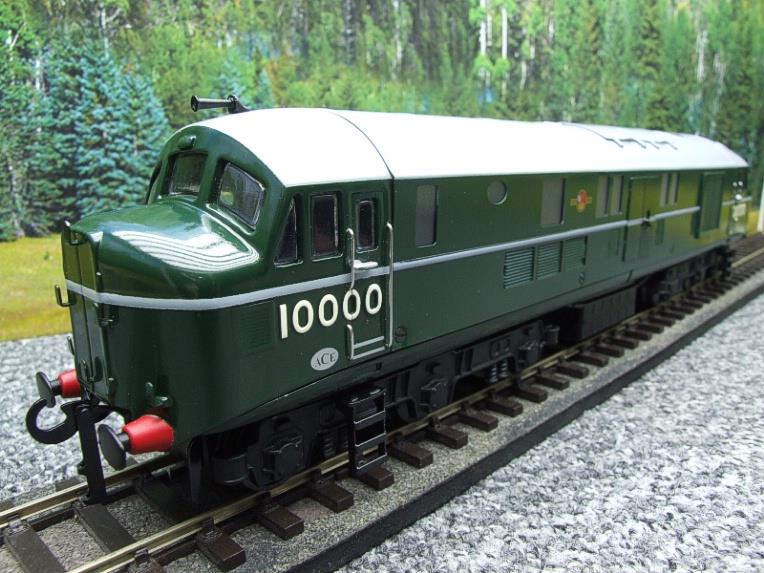 Ace Trains O Gauge E39D1 BR Gloss Green Egg Shell Waistband & Grey roof R/N 10000 Post-56 Co-Co Diesel Loco 2/3 Rail New Boxed image 15