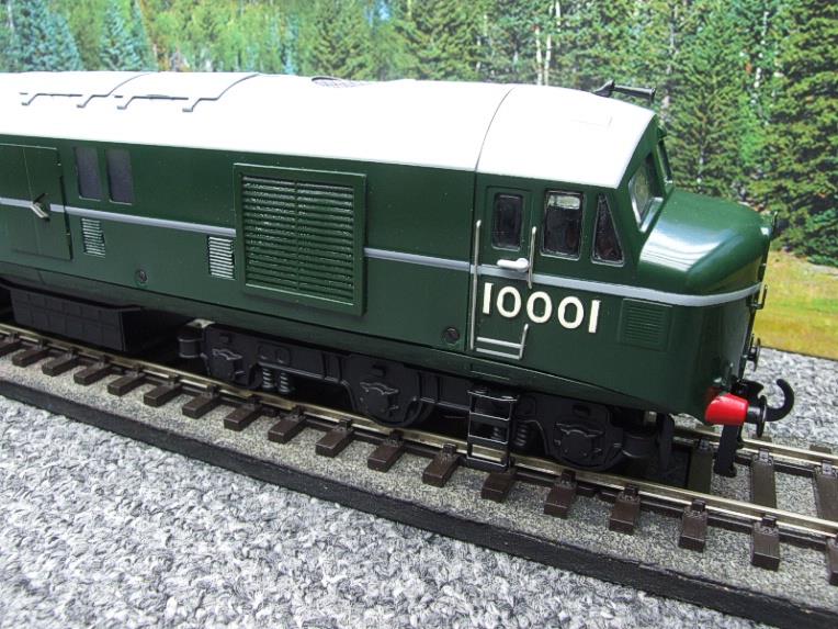 Ace Trains O Gauge E39D3 BR Gloss Green Egg Shell Waistband & Grey roof Post-56 R/N 10001 Co-Co Diesel Loco 2/3 Rail New Boxed image 4