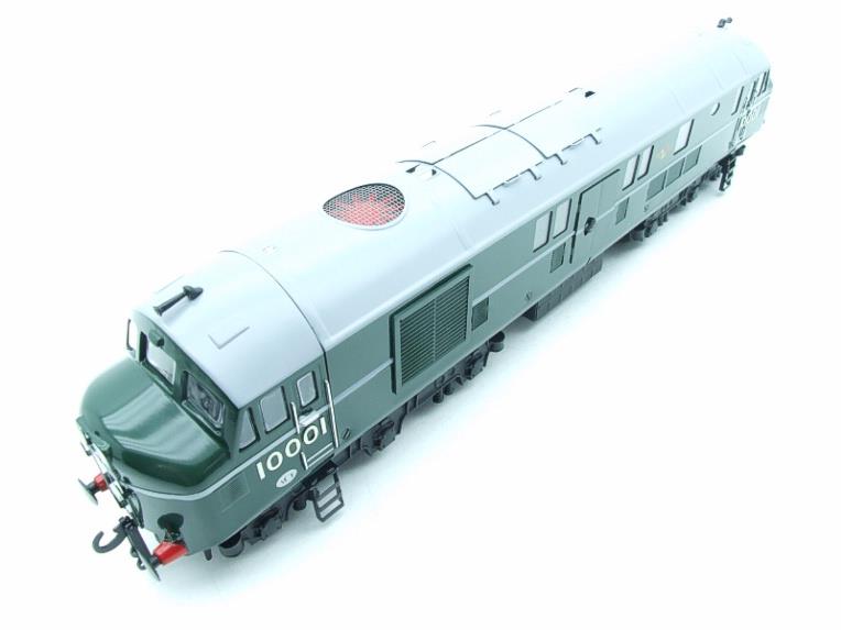 Ace Trains O Gauge E39D3 BR Gloss Green Egg Shell Waistband & Grey roof Post-56 R/N 10001 Co-Co Diesel Loco 2/3 Rail New Boxed image 8