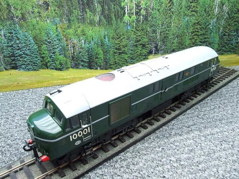 Ace Trains O Gauge E39D3 BR Gloss Green Egg Shell Waistband & Grey roof Post-56 R/N 10001 Co-Co Diesel Loco 2/3 Rail New Boxed image 10