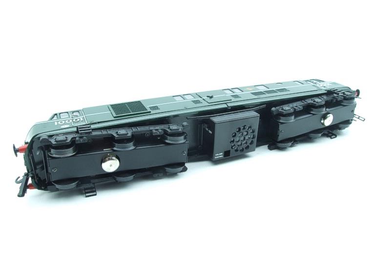 Ace Trains O Gauge E39D3 BR Gloss Green Egg Shell Waistband & Grey roof Post-56 R/N 10001 Co-Co Diesel Loco 2/3 Rail New Boxed image 16