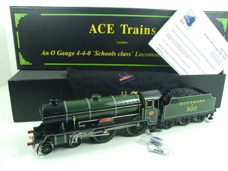 Ace Trains O Gauge E10/A1 Schools Class SR Loco & Tender "Whitgift" R/N 916, Electric 2/3 Rail Boxed image 1