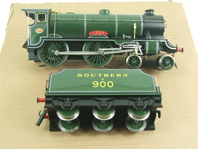 Ace Trains O Gauge E10/A1 Schools Class SR Loco & Tender "Whitgift" R/N 916, Electric 2/3 Rail Boxed image 6