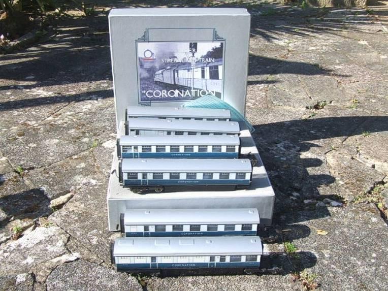 Ace Trains O Gauge C7 LNER "Record Breaking Set" Articulated x6 Coaches Coronation Set 3 Rail image 1