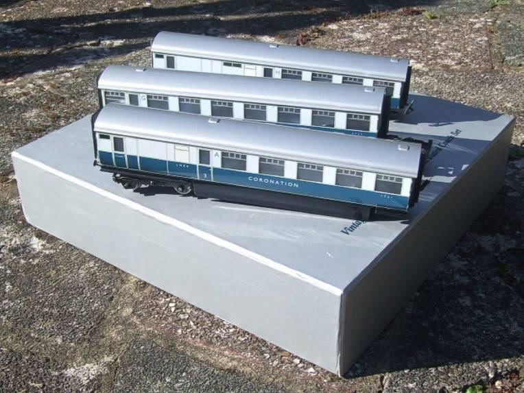 Ace Trains O Gauge C7 LNER "Record Breaking Set" Articulated x6 Coaches Coronation Set 3 Rail image 13