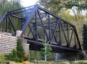 Atlas 6921 - O Gauge AL6921 Made up 3 Rail Double Track Pratt Truss Bridge Fully Built image 1