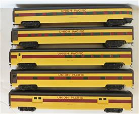 Weaver O Gauge Union Pacific 80 ft. 5-Car Passenger Set "Gold Edition" Boxed Unused as NEW image 3