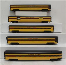 Weaver O Gauge Union Pacific 80 ft. 5-Car Passenger Set "Gold Edition" Boxed Unused as NEW image 8
