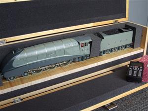 Gauge 1 LH Loveless & Co LNER Brass Class A4 "Silver Fox" R/N 2512 Electric 2 Rail R/Controlled image 3