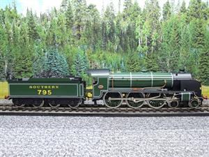 ACE Trains, O Gauge, E34-B3, SR Gloss Lined Olive Green "Sir Dinadan" R/N 795 image 3