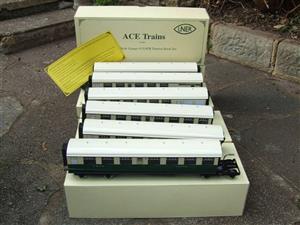 Ace Trains O Gauge C4 LNER Green & Cream Articulated Tourist Stock x6 Coaches Set Boxed Lit Interiors image 4