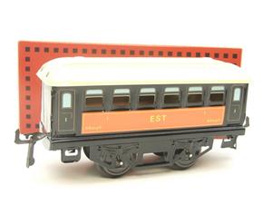 Hornby Hachette Series French O Gauge "EST" Black & Orange 1st Class Coach NEW Boxed image 10