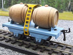 Hornby Hachette Series French O Gauge Blue "Wine" Beer Double Barrel Wagon NEW Boxed image 3