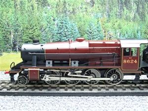 Ace Trains O Gauge E38A, LMS Lined Gloss Maroon Class 8F, 2-8-0 Locomotive and Tender R/N 8624 image 5
